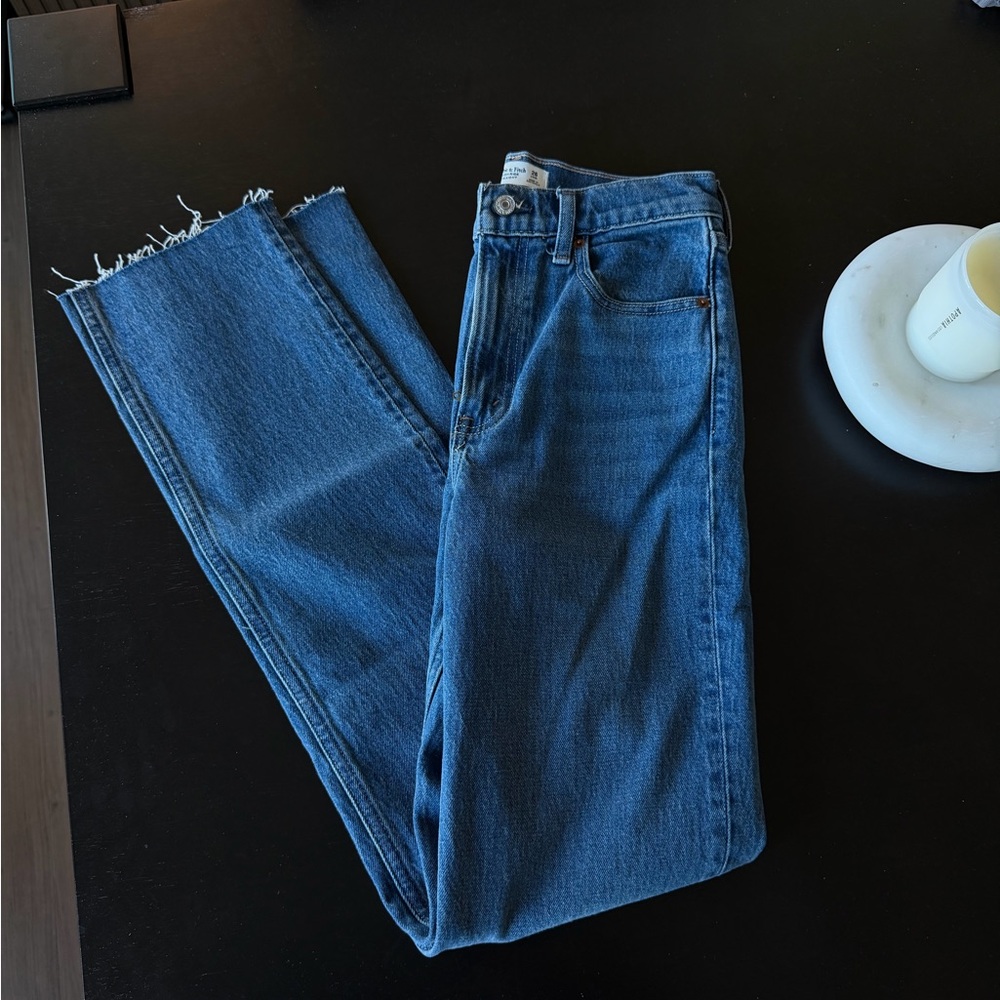 Abercrombie ultra high rise 90s straight 26L